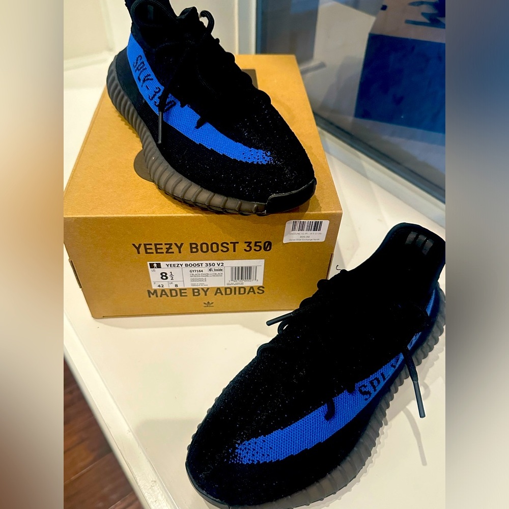 Size 8.5 adidas Yeezy Boost w Box Barely Worn 350 V2 Low Dazzling Blue Authentic